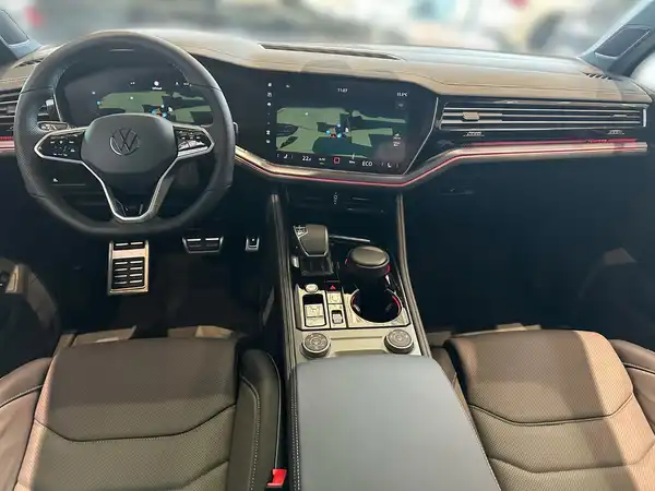VW TOUAREG (11/22)