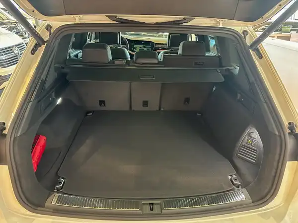 VW TOUAREG (10/22)