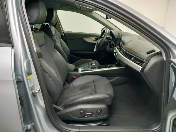 AUDI A4 AVANT (16/19)