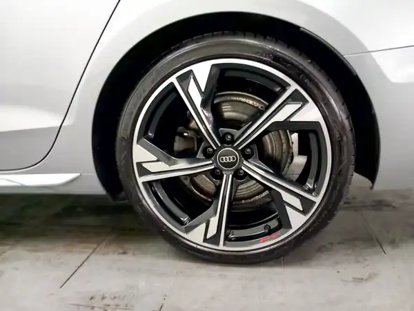 AUDI A4 AVANT (19/19)