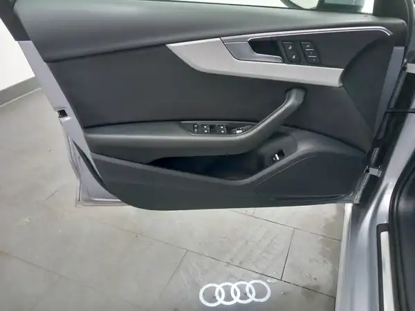 AUDI A4 AVANT (9/19)