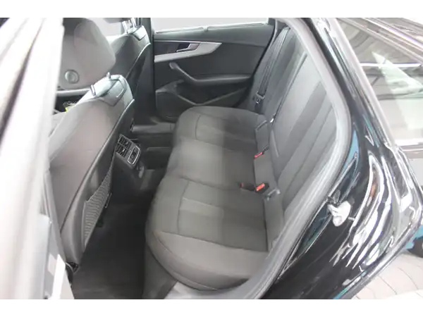 AUDI A4 LIMOUSINE (9/16)