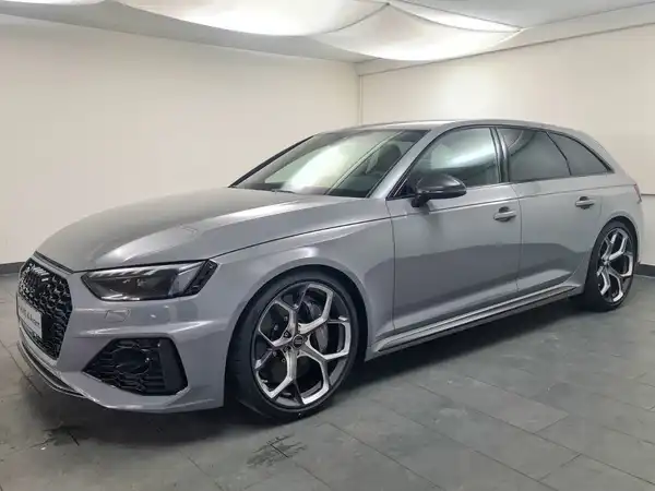 AUDI RS4 AVANT (1/20)