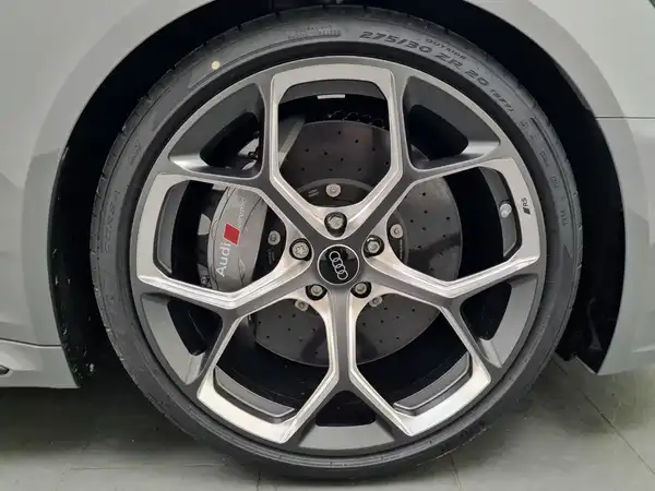 AUDI RS4 AVANT (15/20)