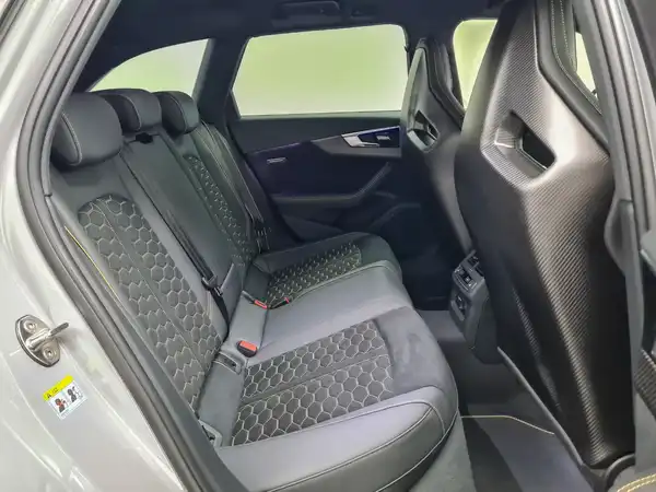 AUDI RS4 AVANT (18/20)
