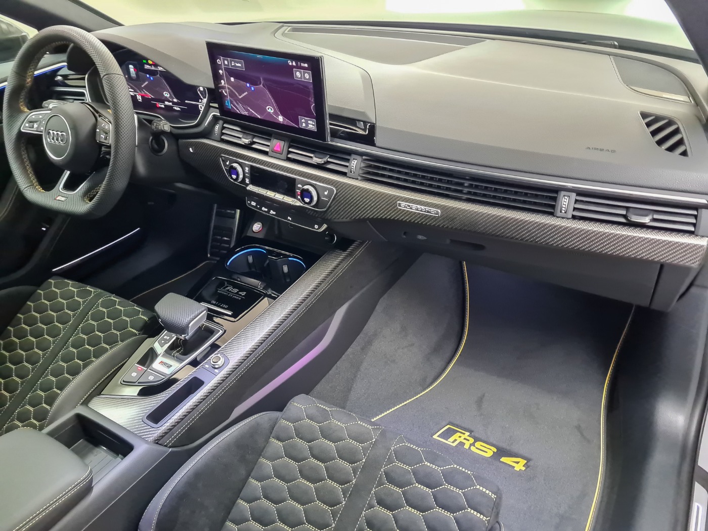 AUDI RS4 AVANT (20/20)