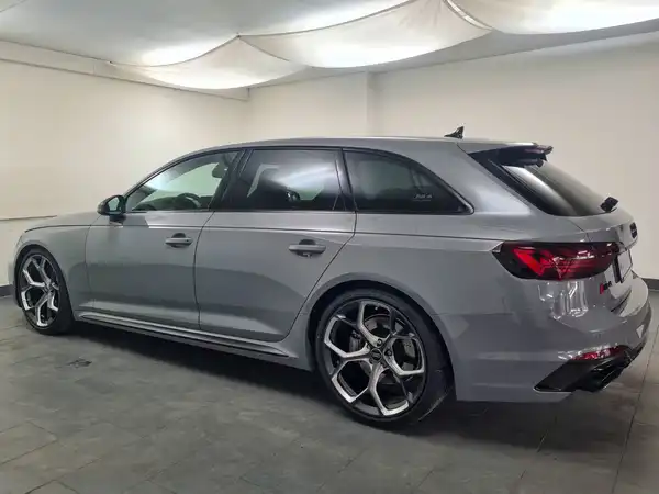 AUDI RS4 AVANT (5/20)