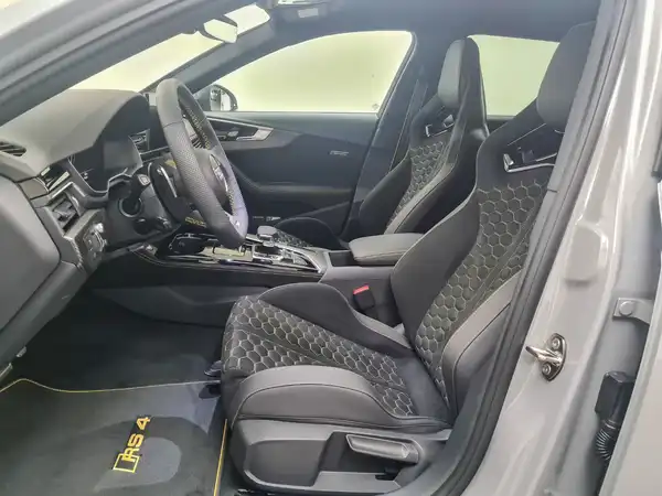 AUDI RS4 AVANT (8/20)