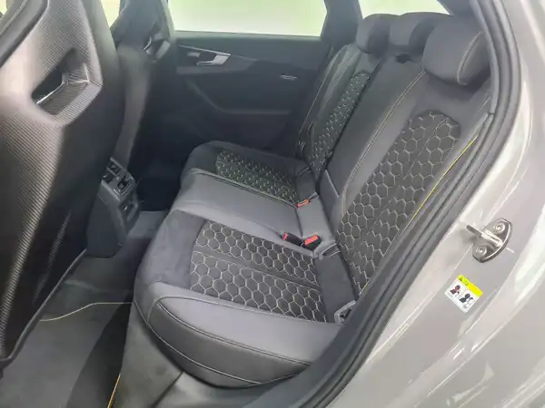AUDI RS4 AVANT (9/20)