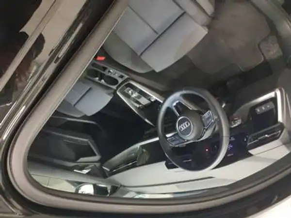 AUDI A4 AVANT (4/6)