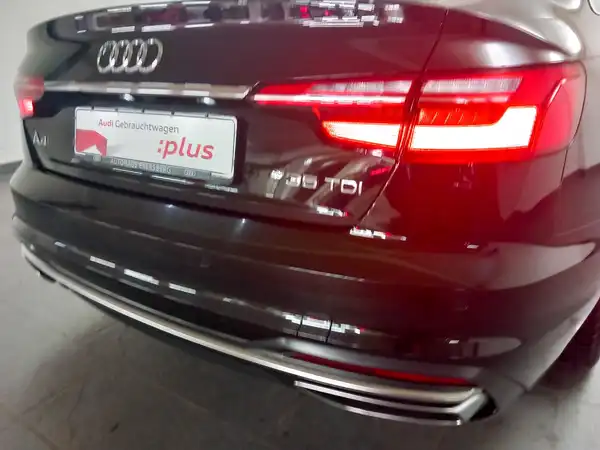 AUDI A4 LIMOUSINE (14/19)