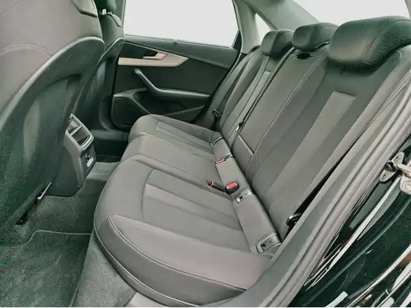 AUDI A4 LIMOUSINE (9/16)