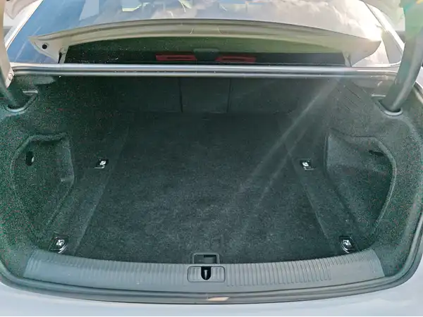 AUDI A4 LIMOUSINE (13/16)
