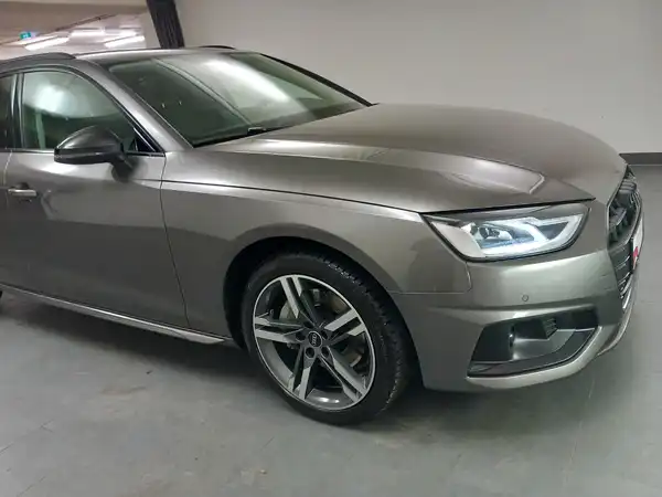 AUDI A4 AVANT (16/19)