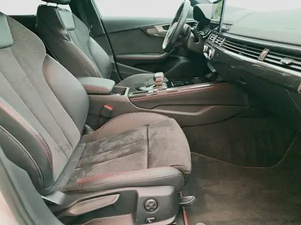 AUDI A4 AVANT (15/17)