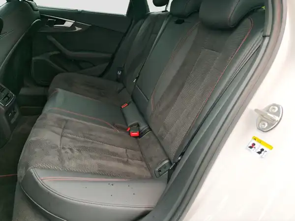 AUDI A4 AVANT (9/17)