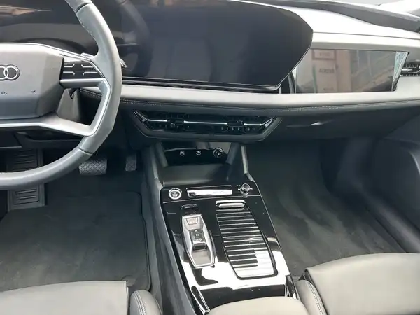 AUDI A6 E-TRON AVANT (12/16)