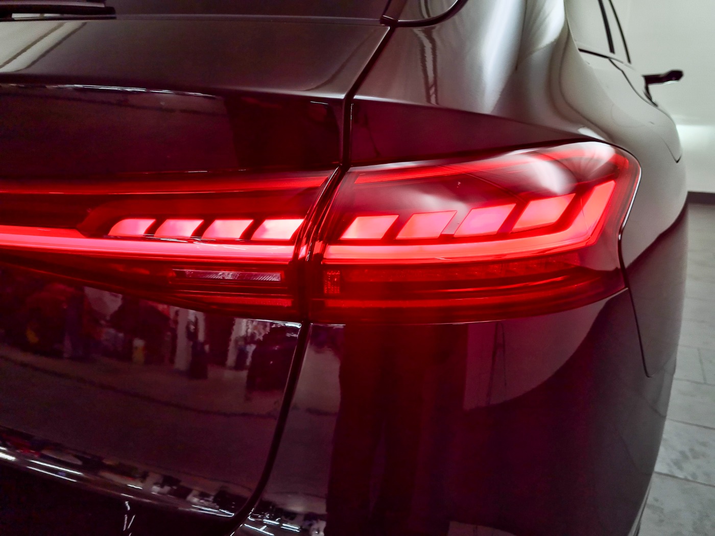 AUDI A6 E-TRON AVANT (14/20)