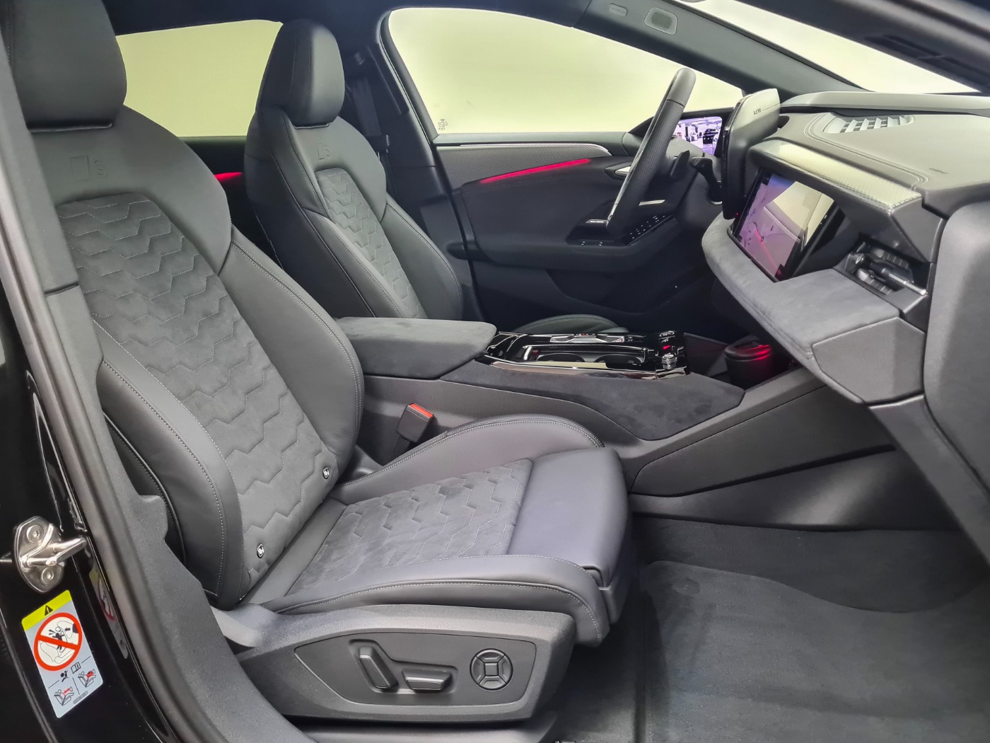 AUDI A6 E-TRON AVANT (19/20)