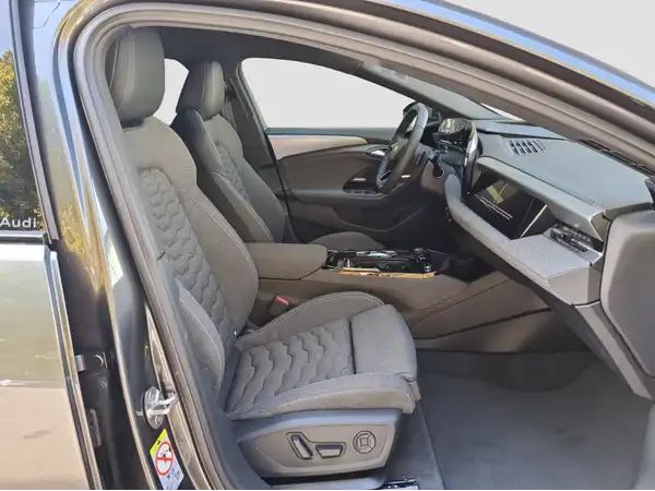 AUDI A6 E-TRON AVANT (14/16)