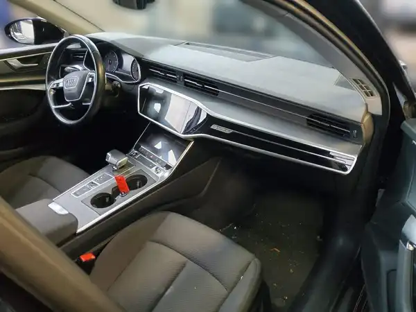 AUDI A6 AVANT (4/4)