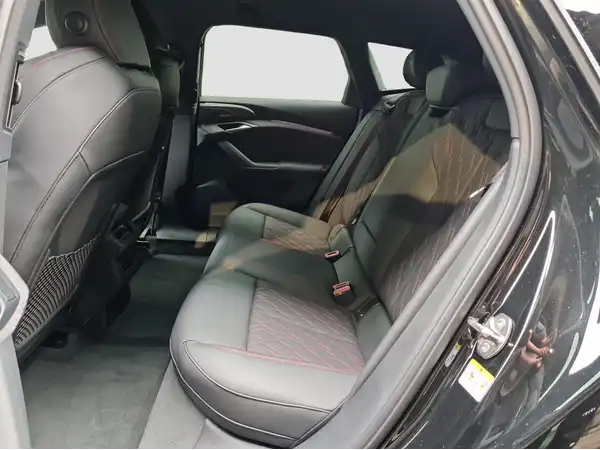 AUDI A6 E-TRON AVANT (9/16)