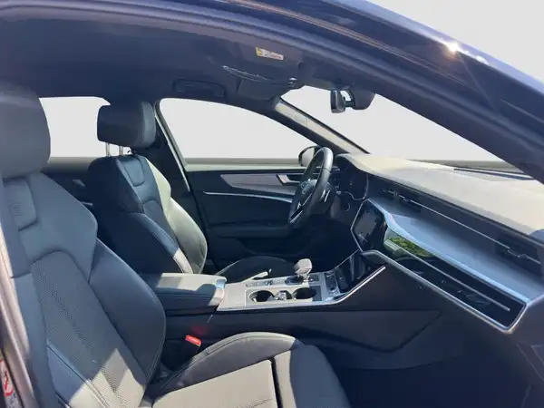 AUDI A6 AVANT (15/17)