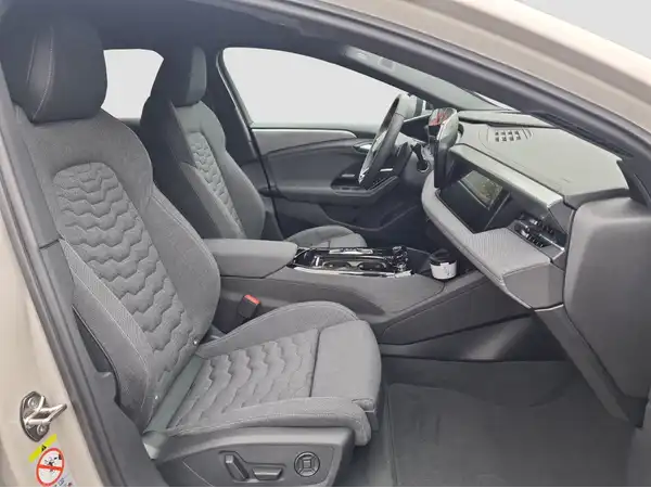 AUDI A6 E-TRON AVANT (14/16)