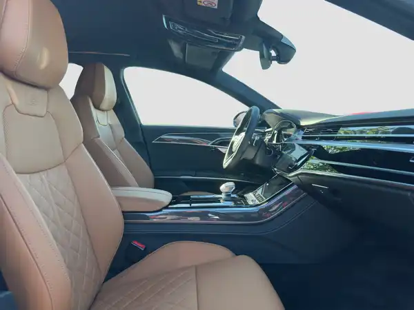 AUDI A8 (14/16)