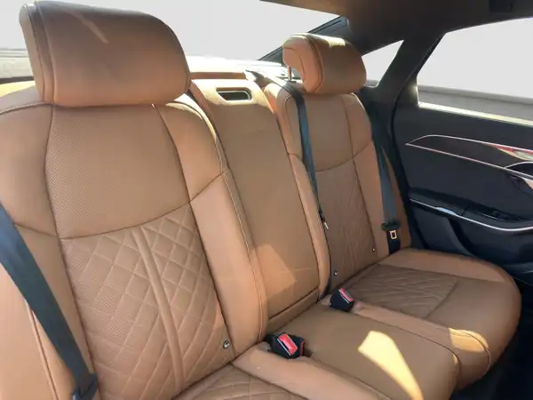 AUDI A8 (15/16)