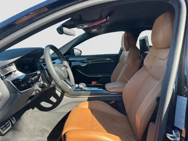 AUDI A8 (8/16)