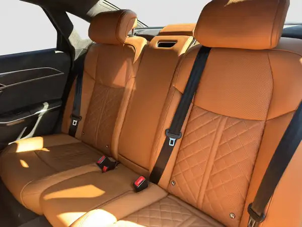 AUDI A8 (9/16)