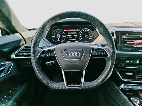 AUDI RS E-TRON GT (11/16)