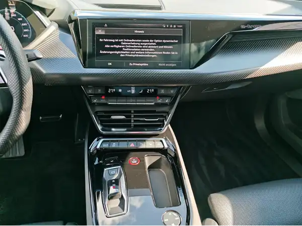 AUDI RS E-TRON GT (12/16)