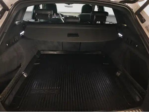 AUDI E-TRON (13/16)