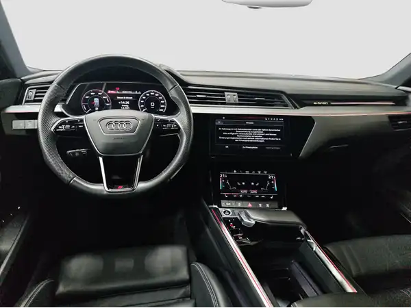AUDI E-TRON (10/16)