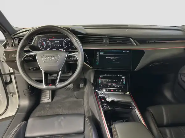 AUDI E-TRON (10/17)