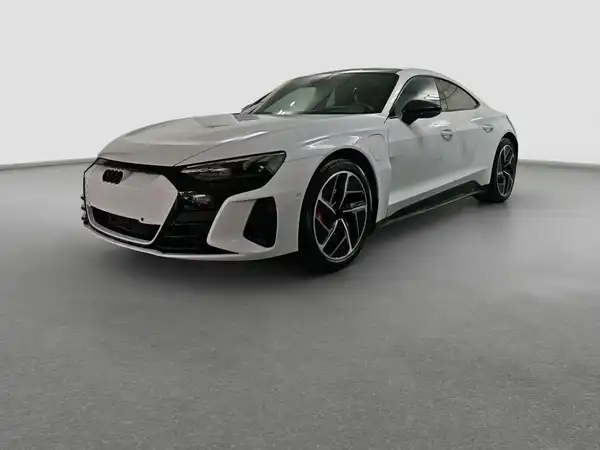 AUDI E-TRON GT (1/17)