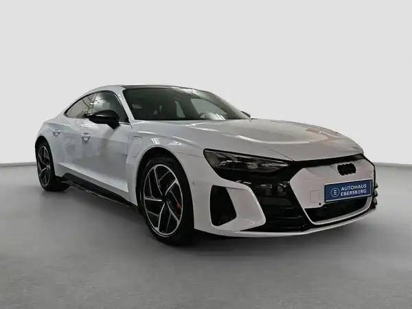 AUDI E-TRON GT (4/17)