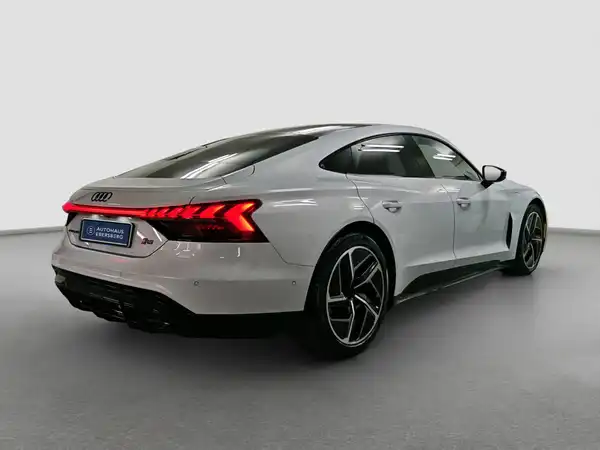 AUDI E-TRON GT (5/17)