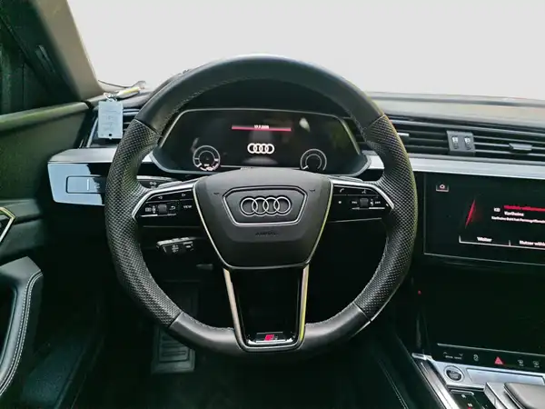 AUDI E-TRON (11/16)
