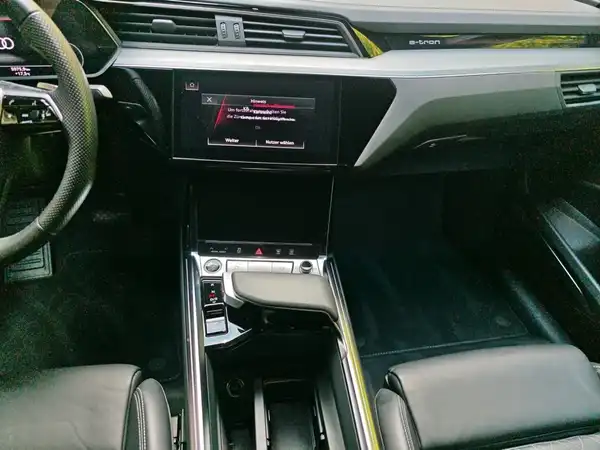 AUDI E-TRON (12/16)