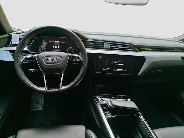 AUDI E-TRON (10/16)