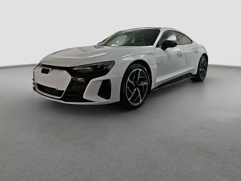 AUDI E-TRON GT (1/17)