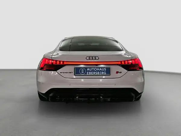AUDI E-TRON GT (6/17)