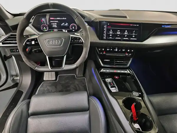 AUDI E-TRON GT (10/17)