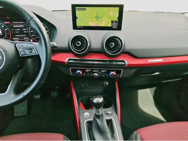 AUDI Q2 (12/16)