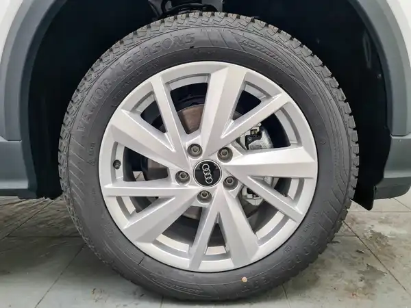 AUDI Q2 (15/18)
