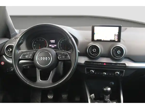 AUDI Q2 (10/12)