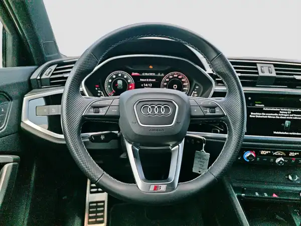 AUDI Q3 (11/16)